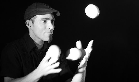 PascalHaering-Juggling-3-Photo_Martin_Potmann-2012.jpg